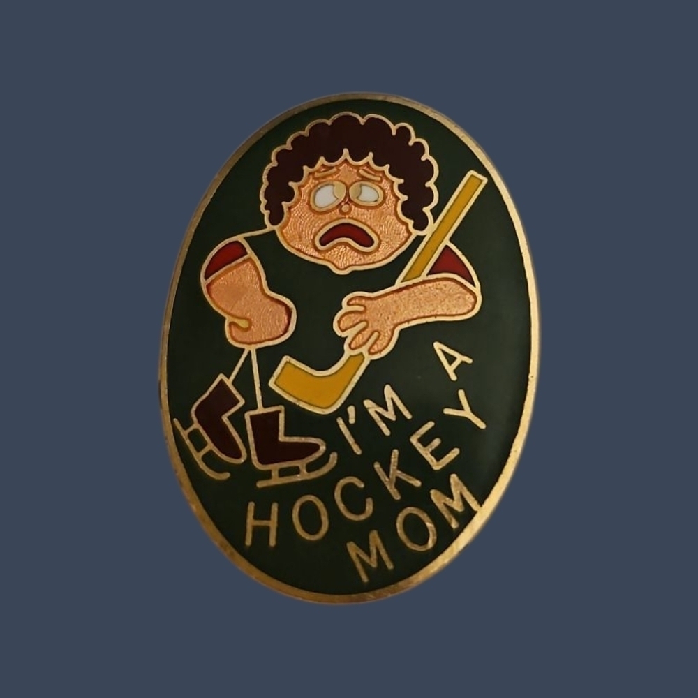 3/$30 Vtg INTERNATIONAL INSIGNIA Funny Hockey Mom Pin